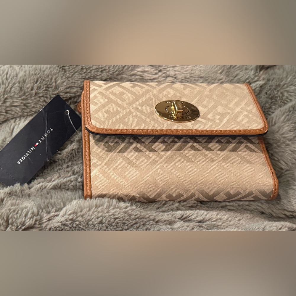 🤩HP🤩 NWT Tommy Hilfiger Women’s Compact Trifold Wallet 💳